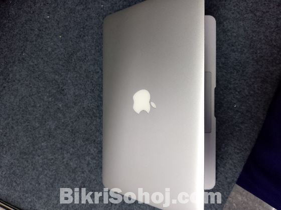 MacBook Air A1465 i5, 4GB RAM, 60GB SSD